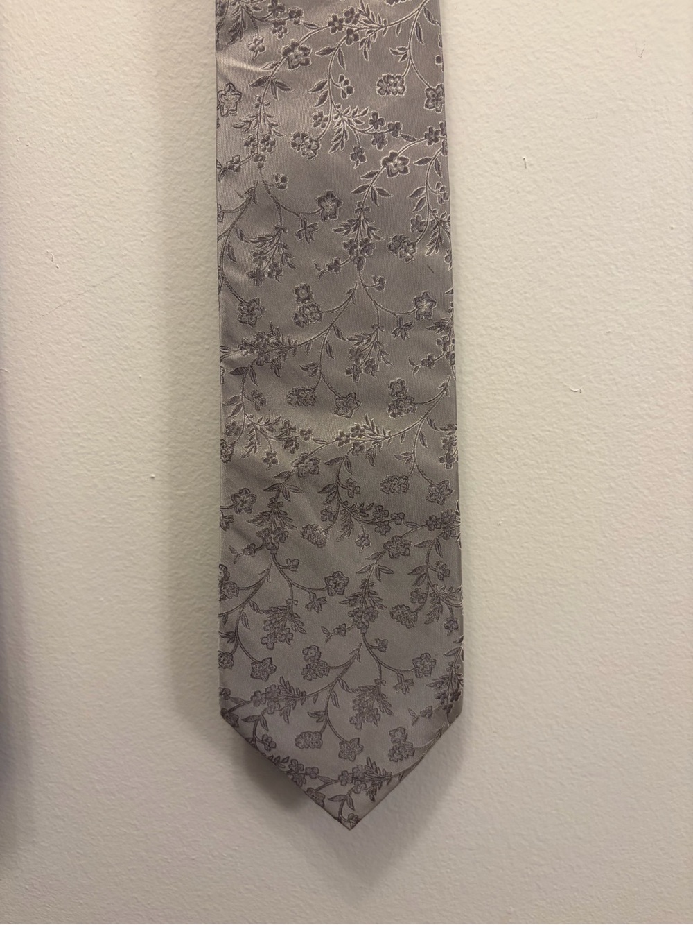 Tasso Elba Men's Tie Silver Gray Floral Vine Pattern 4" Wide